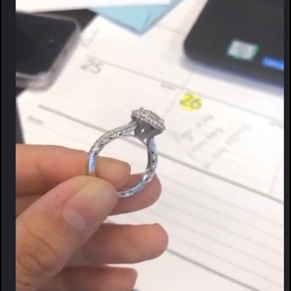 Engagement ring - Picture 3 of 5